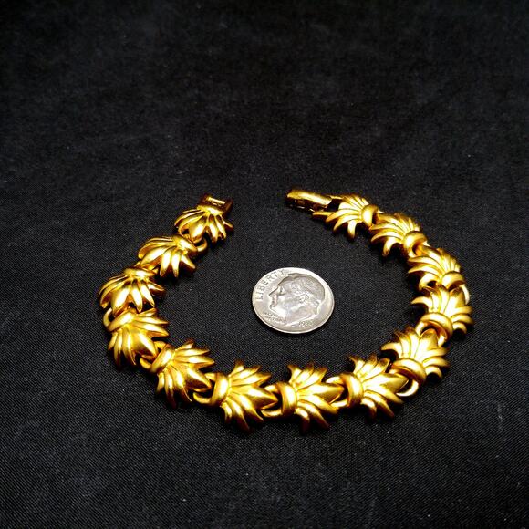Vintage Monet Floral Satin Finish Bracelet, Gold Plated, 1960s, 7 Inches - Picture 4 of 10